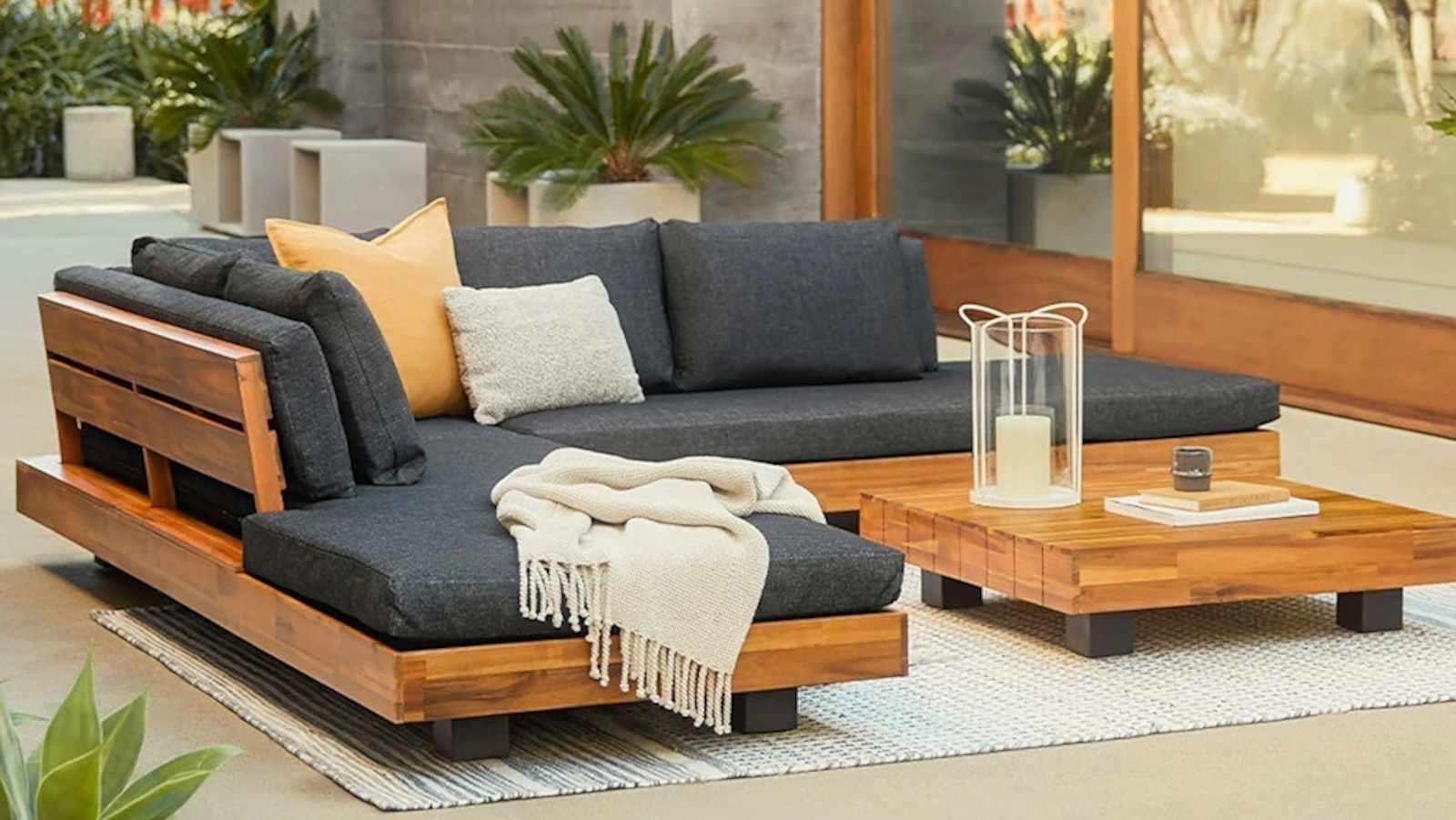 Lubek Outdoor Low Corner Sectional Set